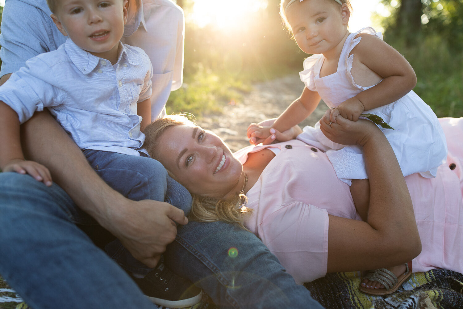 The best time of year for outdoor portrait photography | family of four at the beach during golden hour sunset near Portland, Oregon.