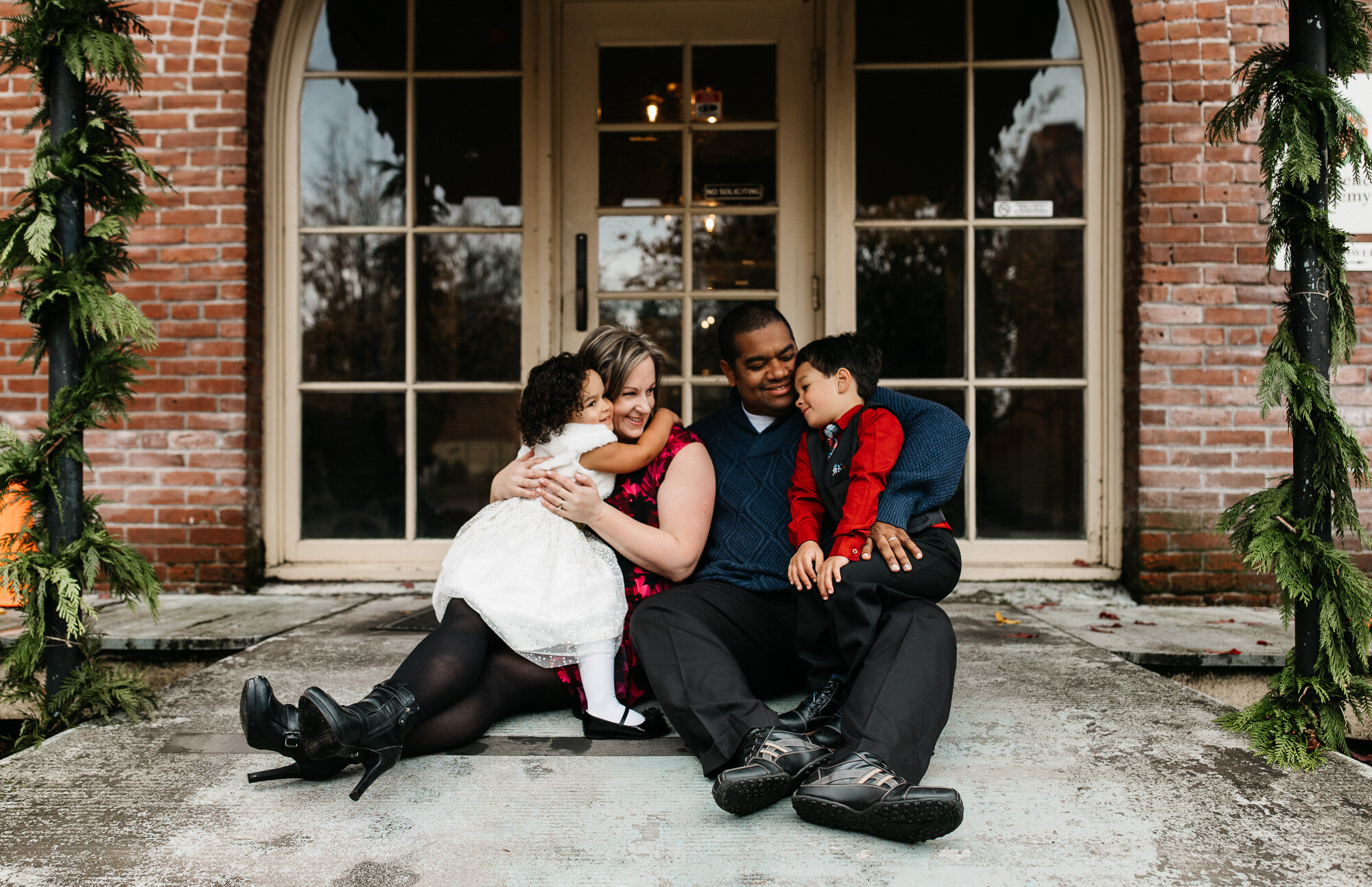 The best time of year for outdoor portrait photography | family of four at The Academy Church near Portland, Oregon.