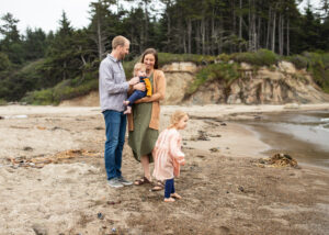 Oregon photographer explains how much does family photography cost in a blog. 